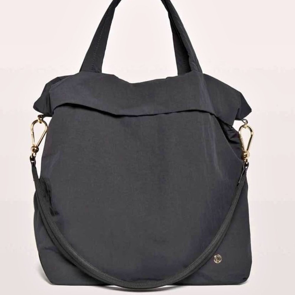 NWT Lululemon on my level bag (Large)